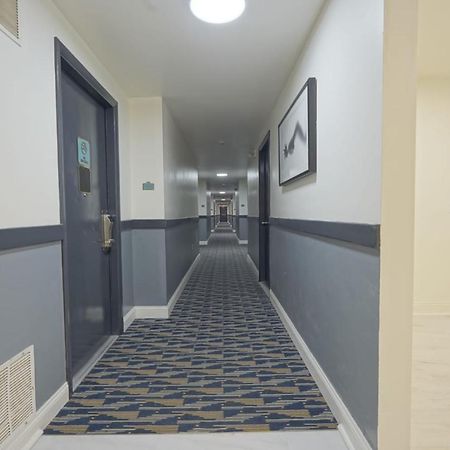 Greenwoods Inn & Suites Berlin エクステリア 写真
