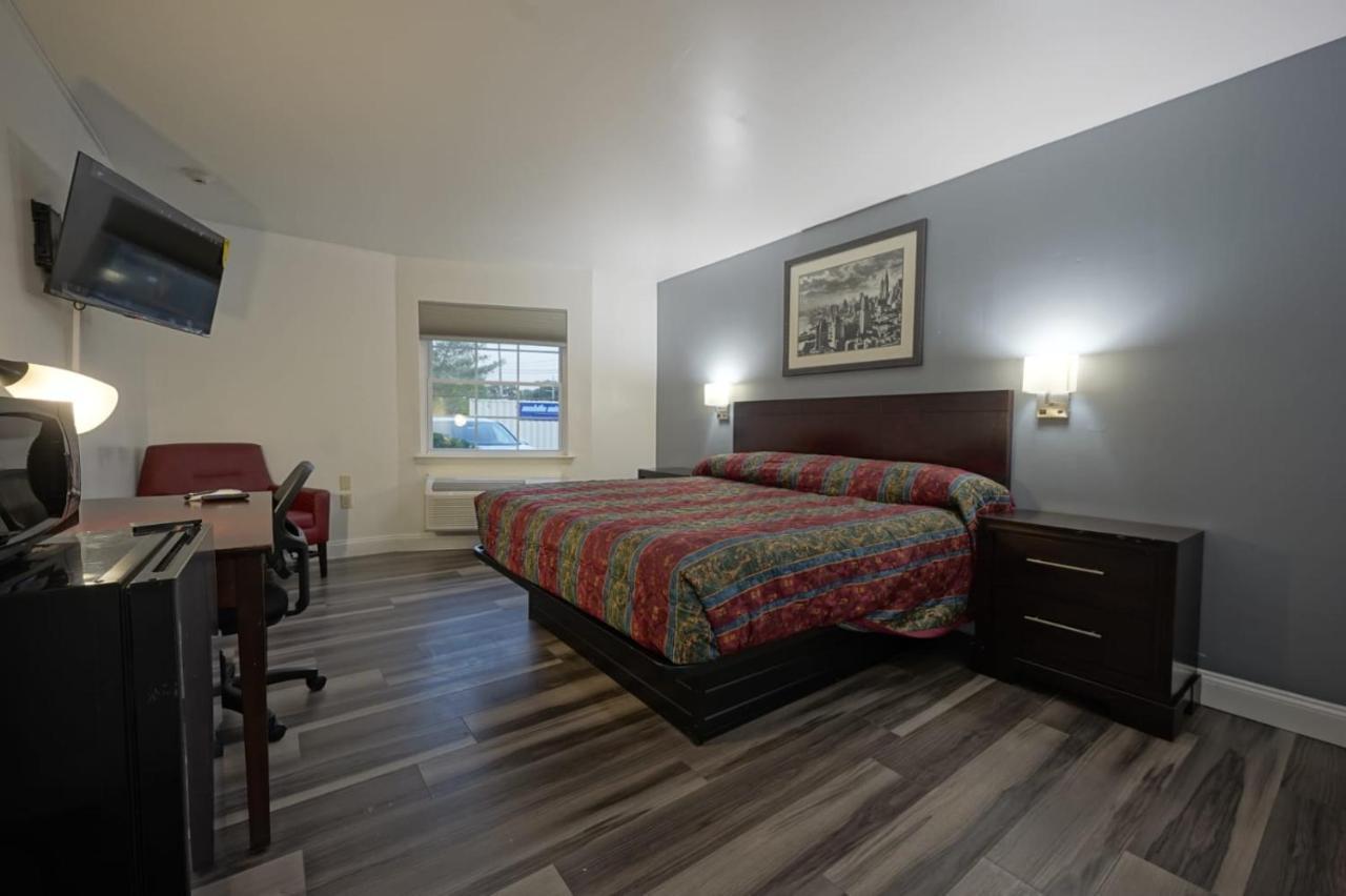 Greenwoods Inn & Suites Berlin エクステリア 写真
